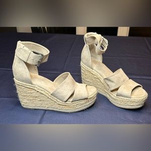 Universal threads 4" wedge sandal